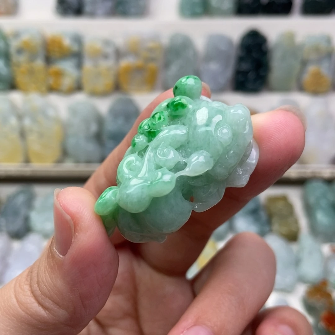 翡翠吊坠(赠链)未镶嵌