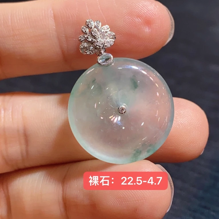 冰种翡翠平安扣颈饰 蓝冰起光飘蓝花