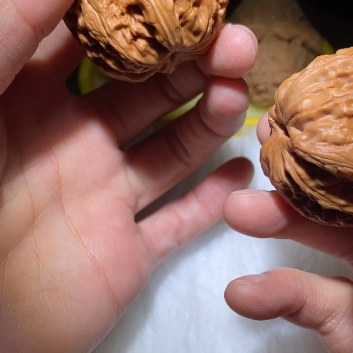 梦***方文玩核桃吊坠有黄平谷元宝