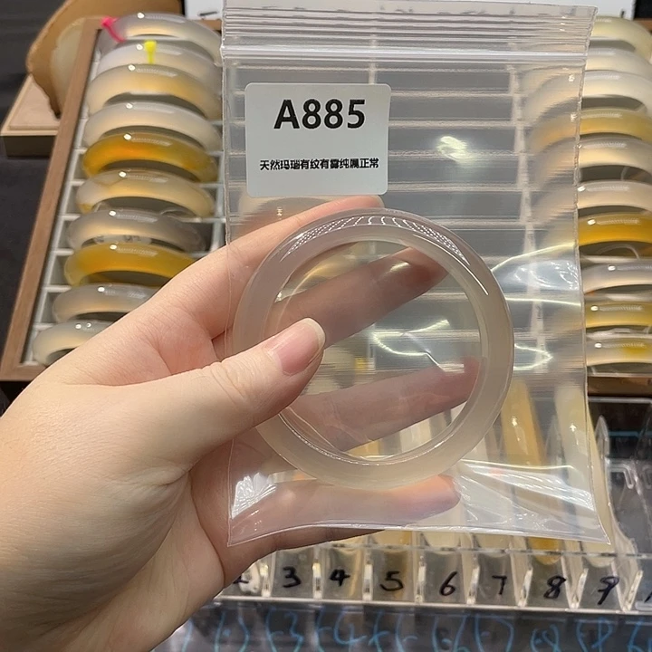 玛瑙/玉髓手镯未镶嵌