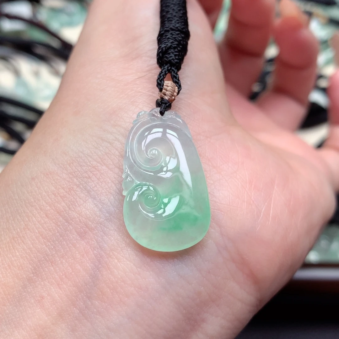 翡翠未镶嵌颈饰如意