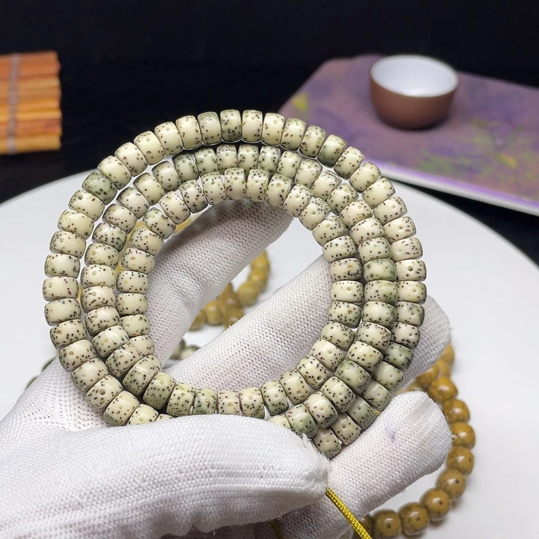 吊坠星月菩提35。8/5药片