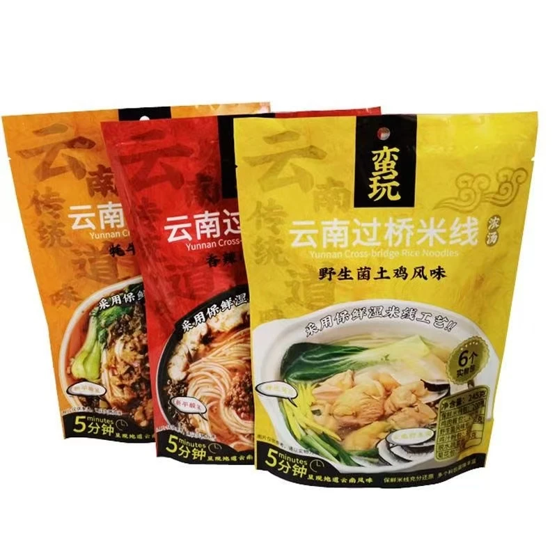 云南过桥米线袋装特产牦牛肉酱野生菌土鸡香辣小锅速食粗米线