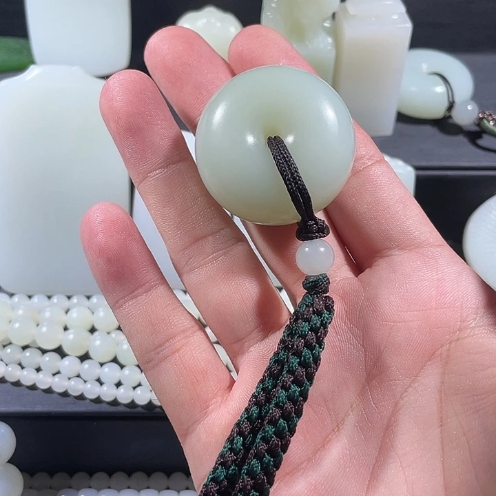 林***n吊坠(不含链)未镶嵌和田玉平安扣