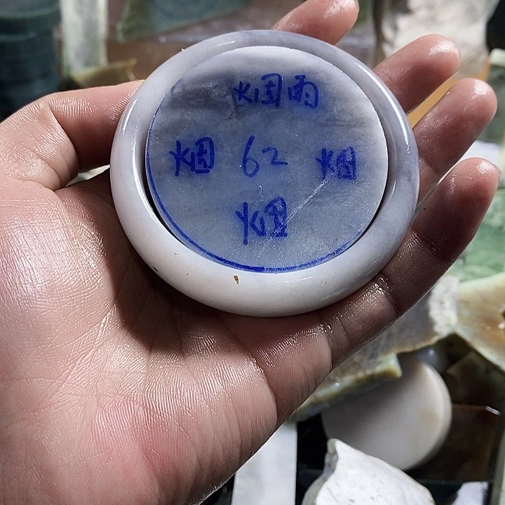 和田玉（糖玉）珠宝半成品未镶嵌烟**?