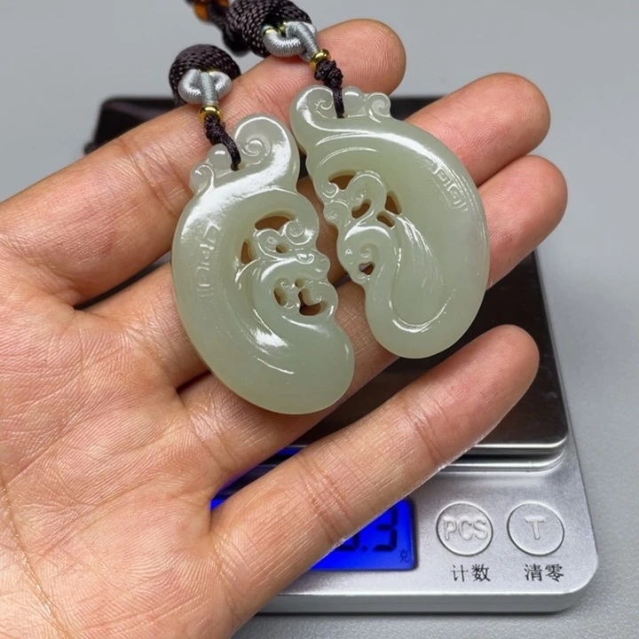 吊坠(不含链)未镶嵌和田玉牛*