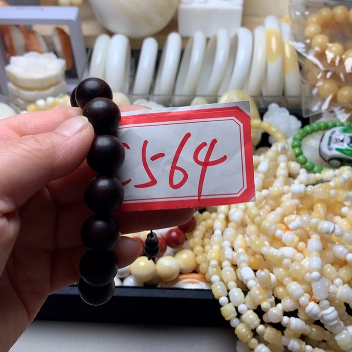 大果紫檀（缅甸花梨）564。8/9多黄竹节大小珠共70多颗