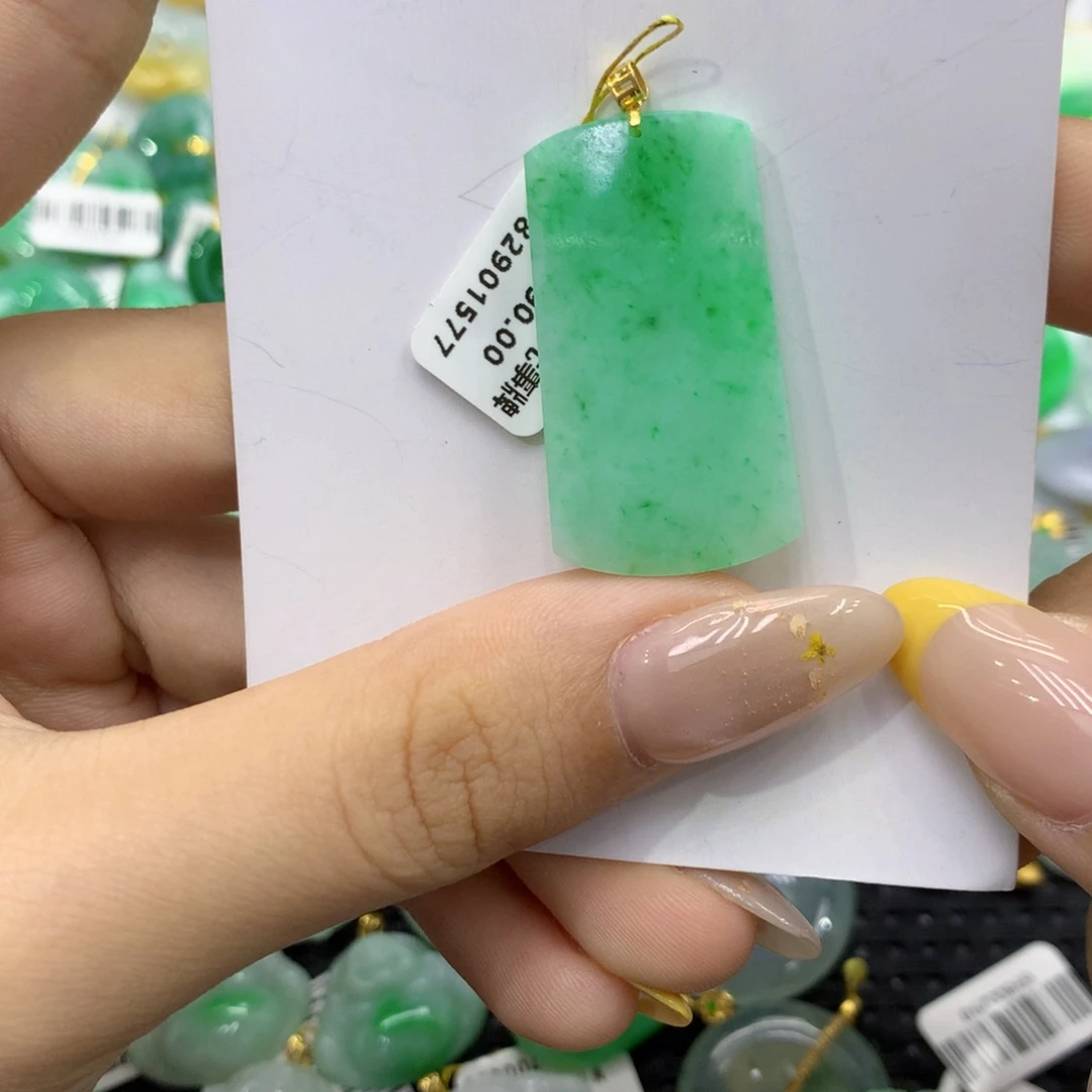 颈饰18K金镶嵌翡翠
