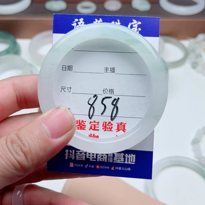 未镶嵌手镯石英质玉奶****人
