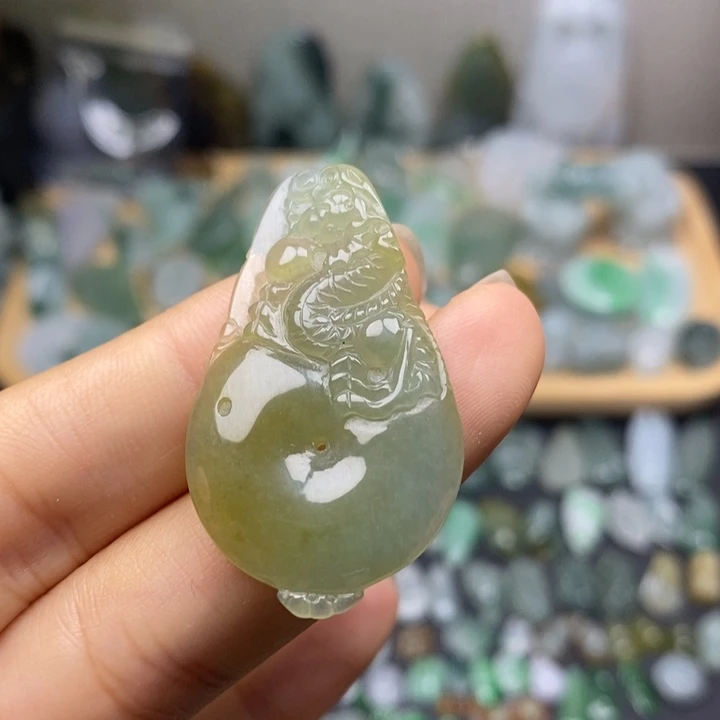 颈饰未镶嵌翡翠龙扣