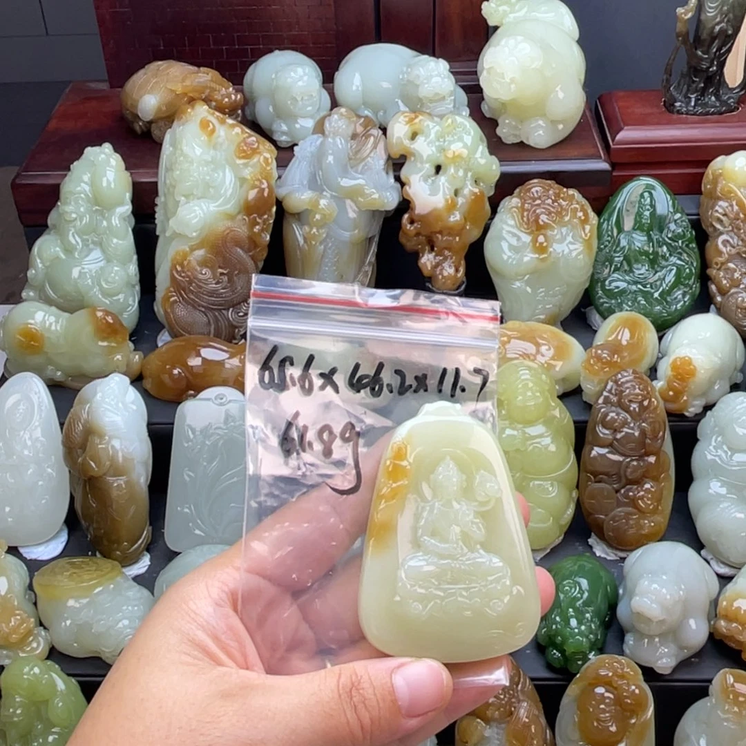 布***稻和田玉未镶嵌颈饰