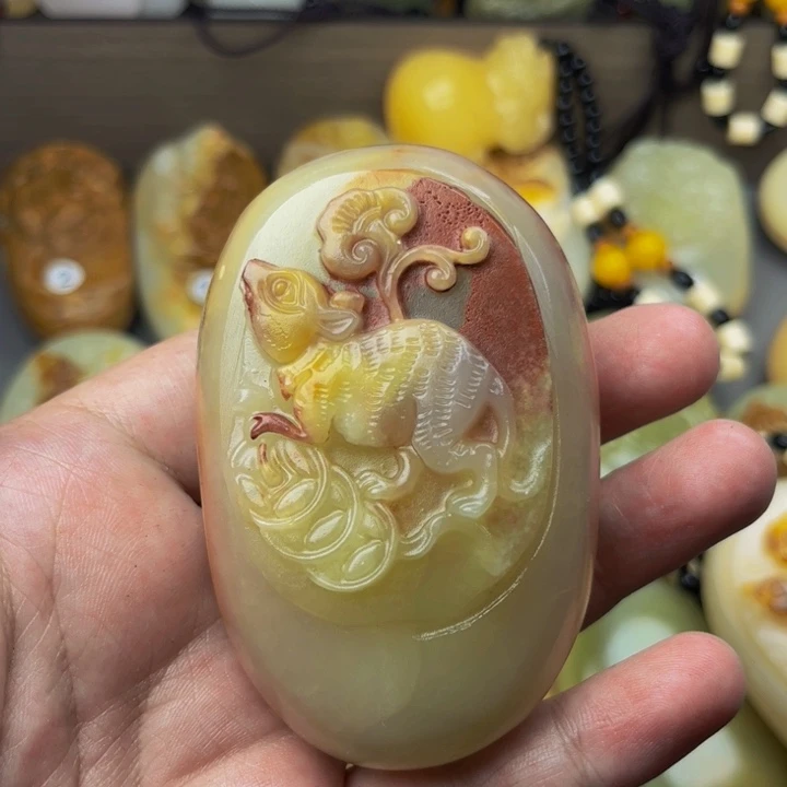 石***缘石材方解石手把件鼠