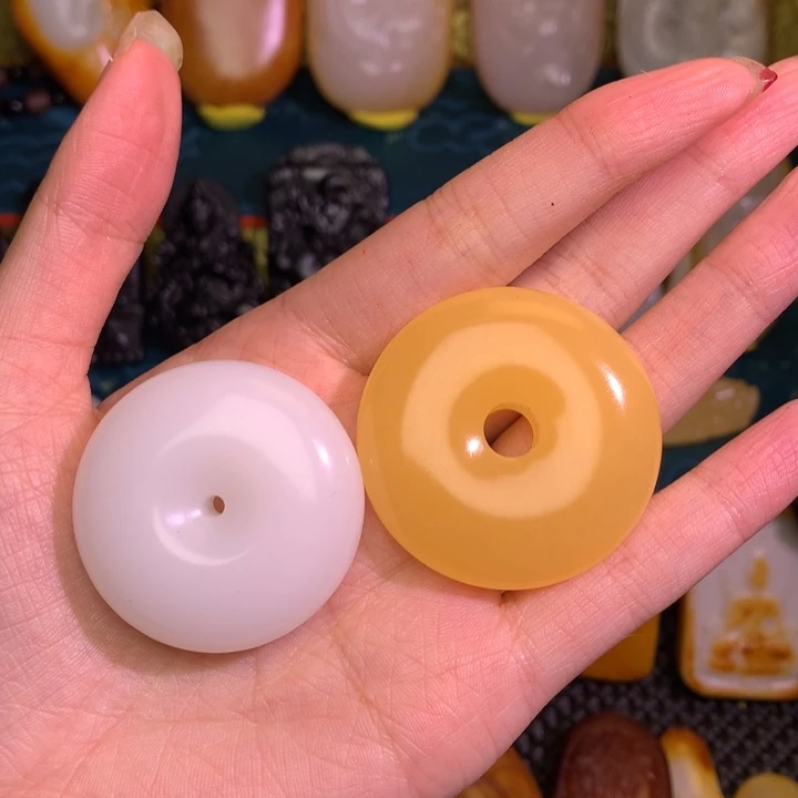 认***识和田玉（糖玉）未镶嵌颈饰