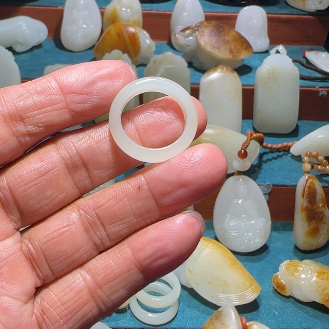 一***夜和田玉戒指未镶嵌