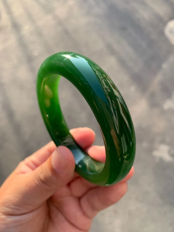 俄罗斯碧玉手镯厚装款56口径辣阳绿