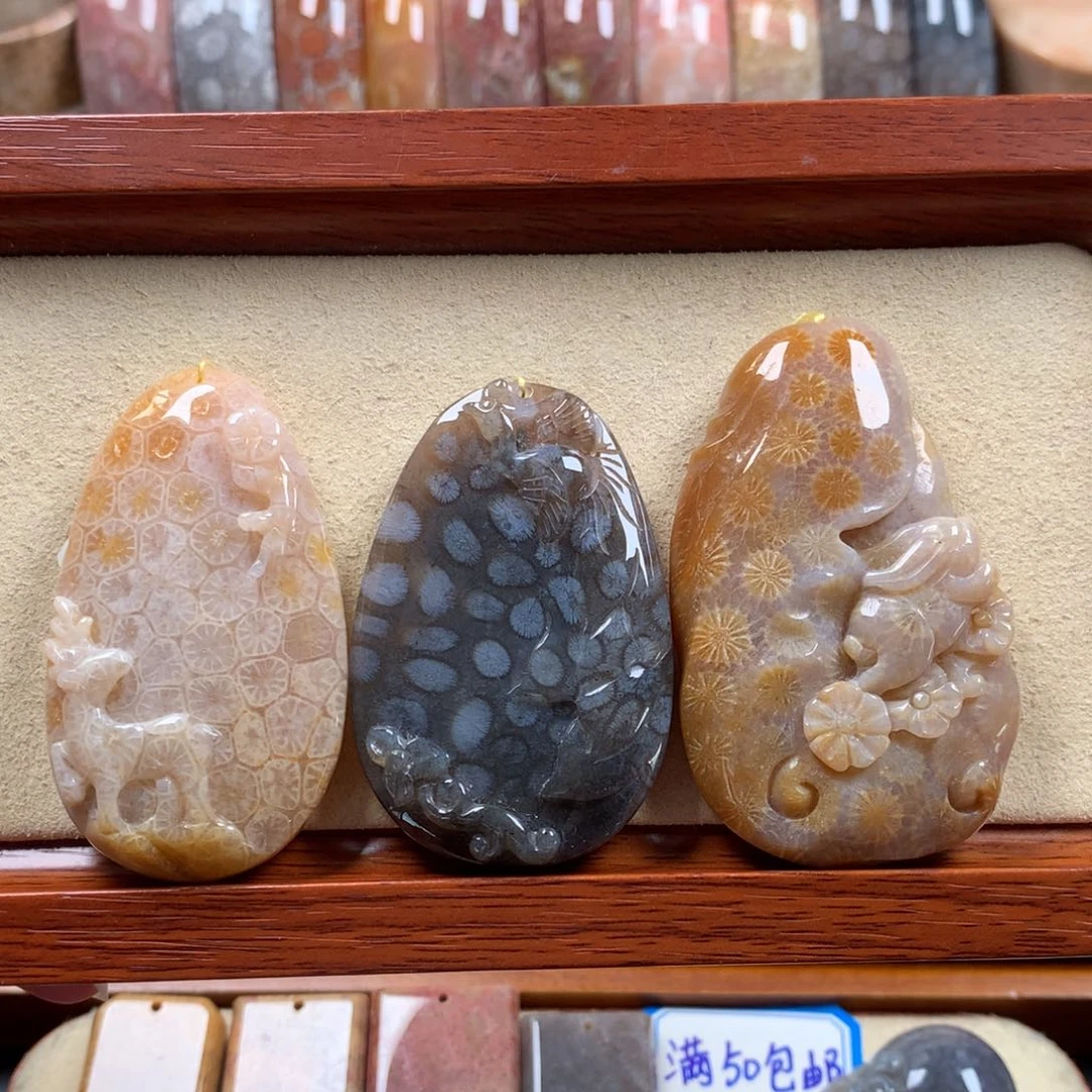 未镶嵌雕刻吊坠400/个，可挑。05硅化珊瑚（珊瑚玉）