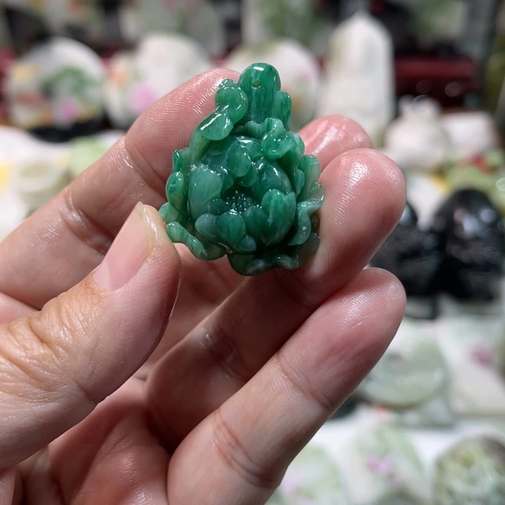 独山玉未镶嵌颈饰