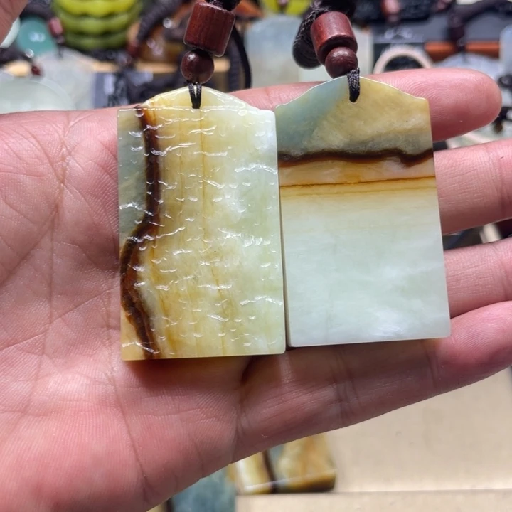 ****官蛇纹石玉未镶嵌颈饰