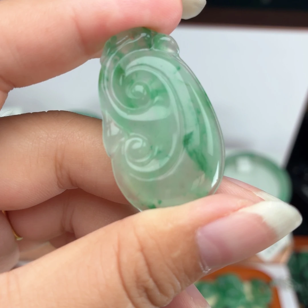 石英质玉（非洲翠）未镶嵌颈饰