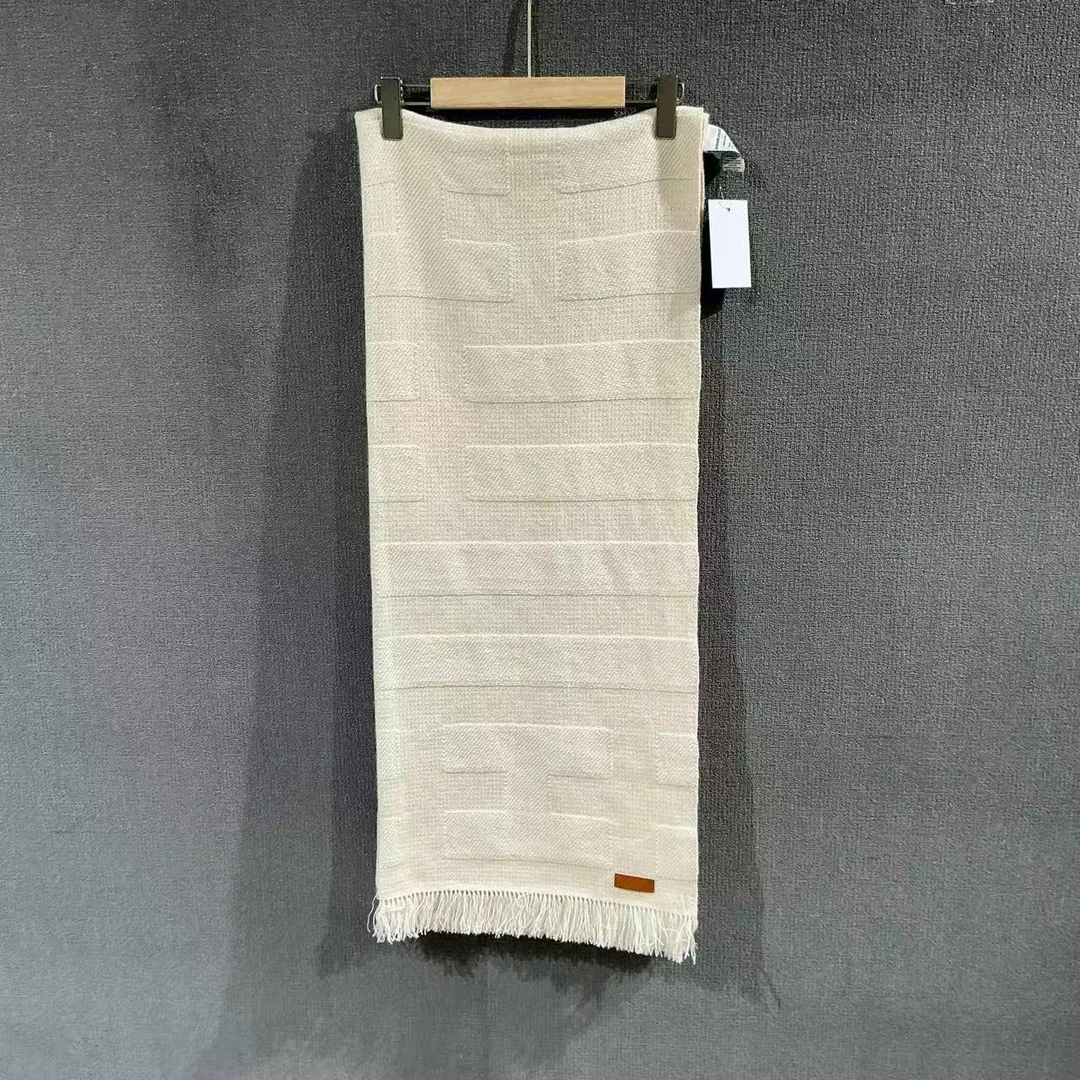未使用 Hermes/爱马仕 （pm）羊绒围巾 全新180✖️74cm/5659