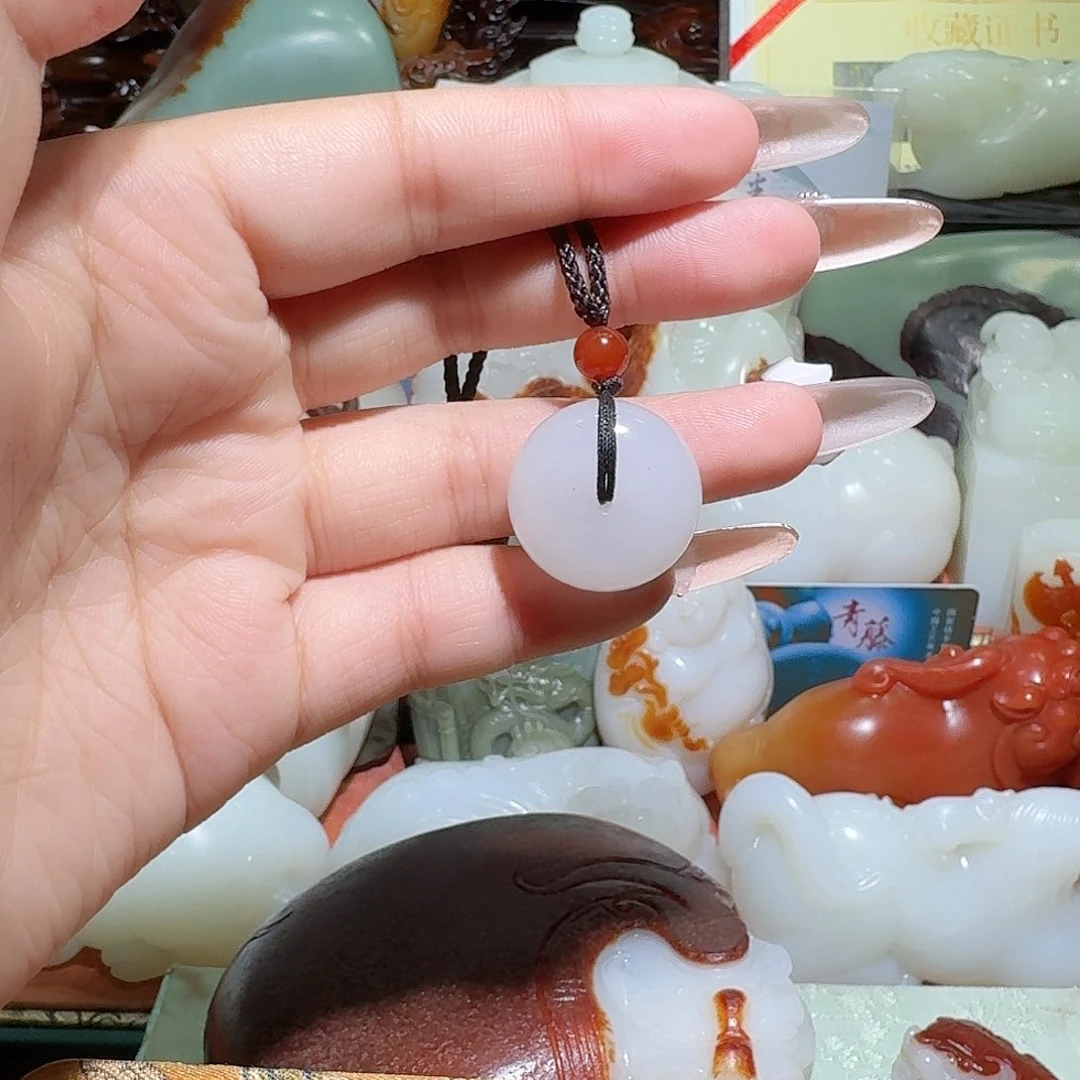 未镶嵌透闪石质玉挂件心*