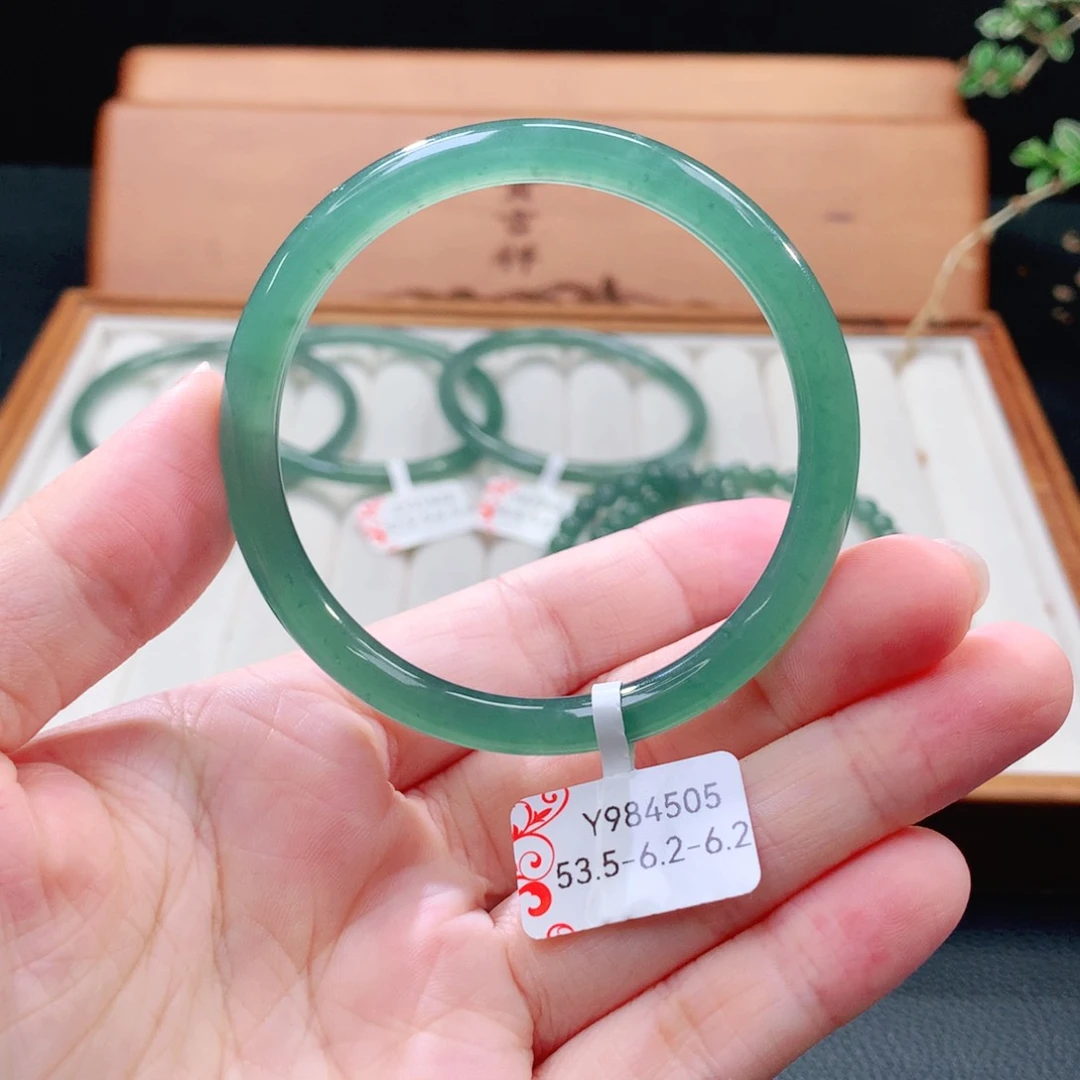 翡翠手镯（圆镯）未镶嵌