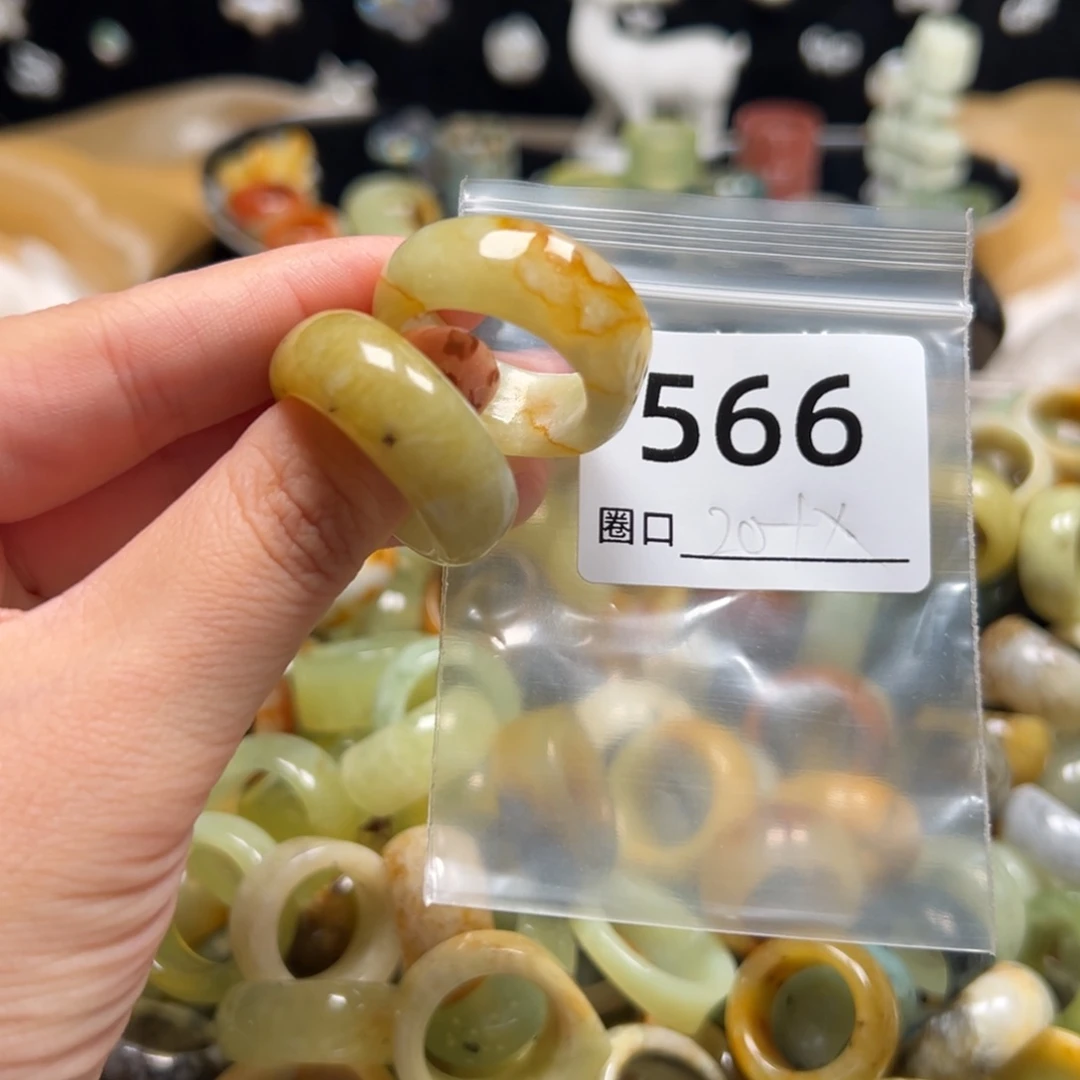 肖***洒蛇纹石玉未镶嵌戒指