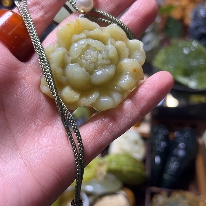 蛇纹石玉未镶嵌颈饰