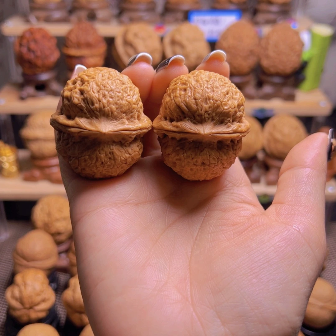 把件桃核龙鳞铁狮子H32、42……