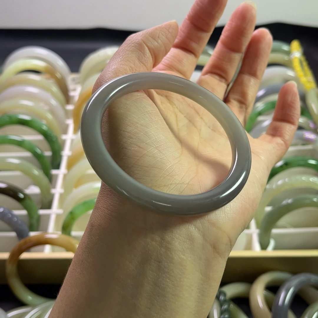 和田玉手镯未镶嵌57.6圈