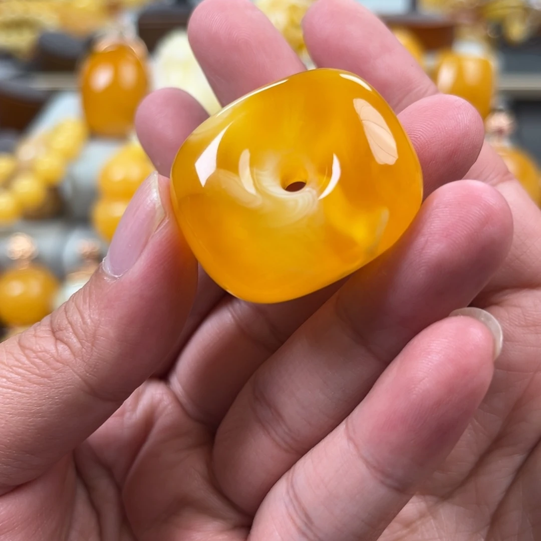 蜜蜡未镶嵌珠宝奇石