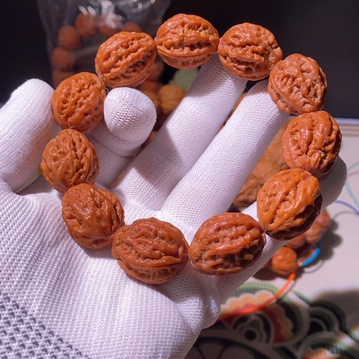 文玩核桃手串……23