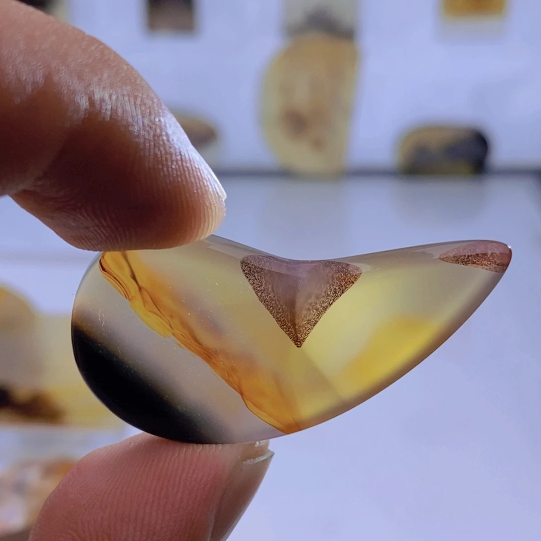 白***山玛瑙/玉髓吊坠(不含链)未镶嵌