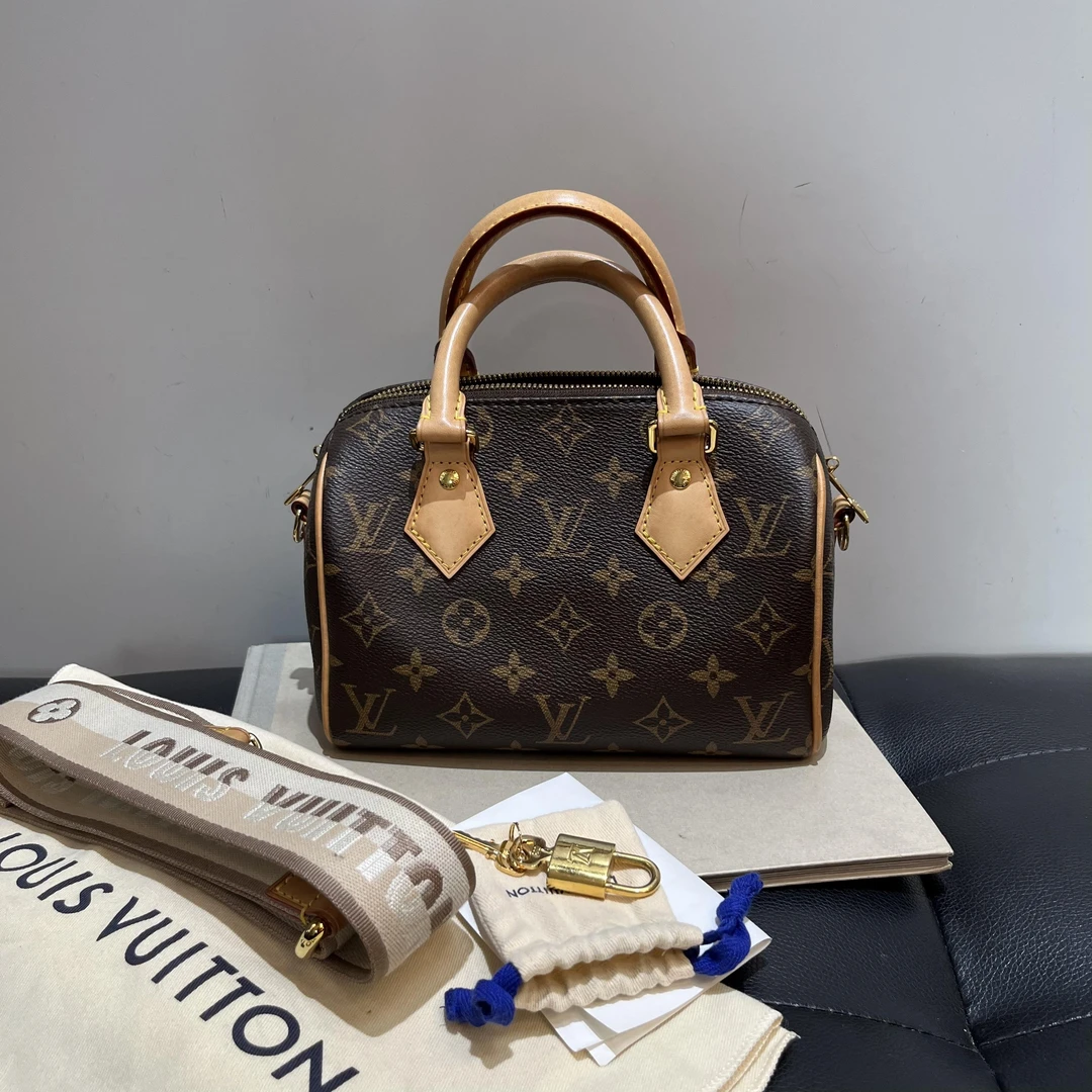 95新 LV LV Speedy20 奶茶色肩带 22年票1395