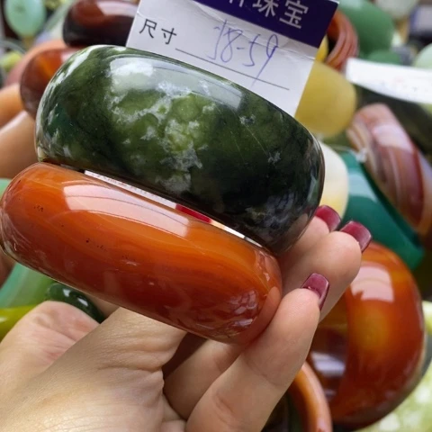 蛇纹石玉手镯未镶嵌