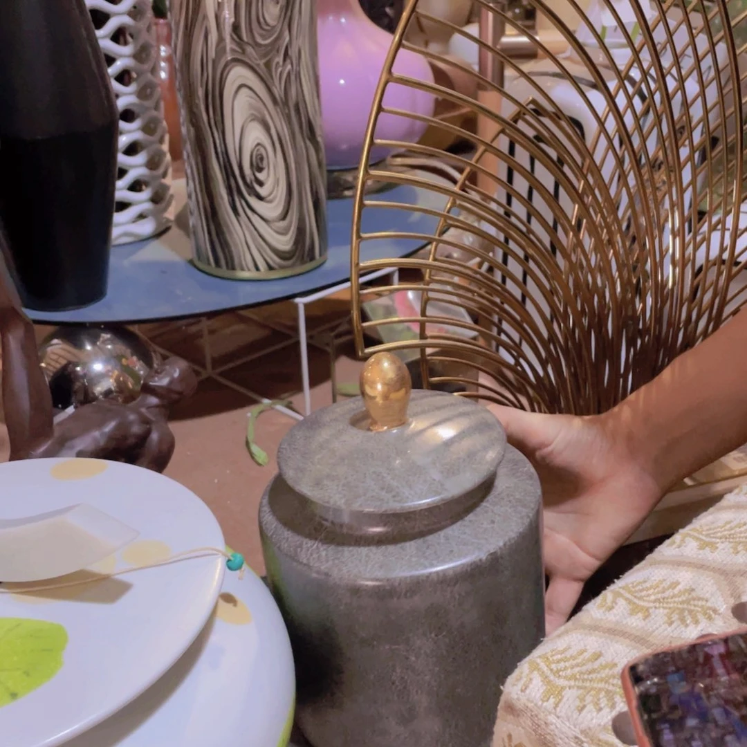 陶瓷花瓶，仿真绿植。