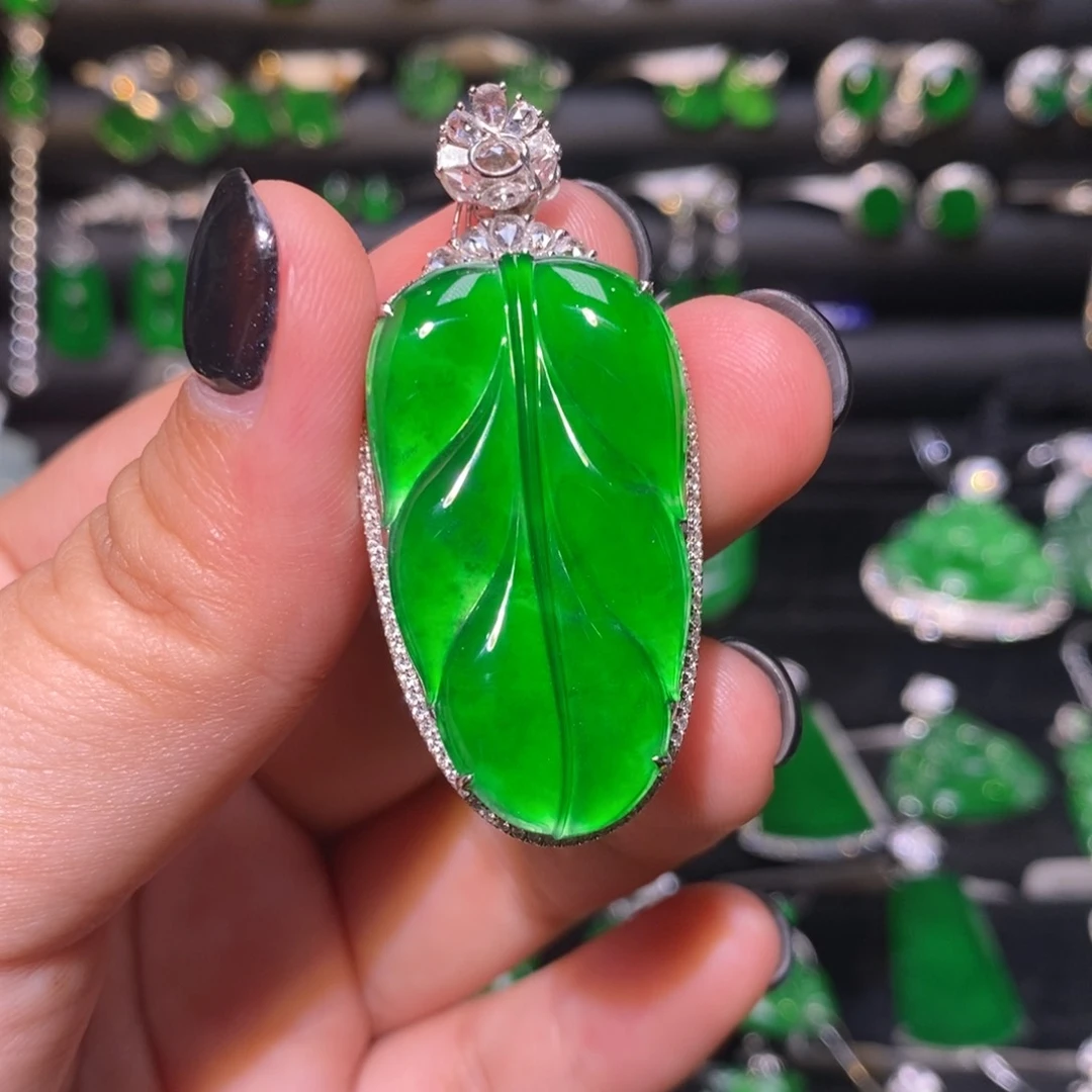 翡翠18K金镶嵌颈饰天然翡翠