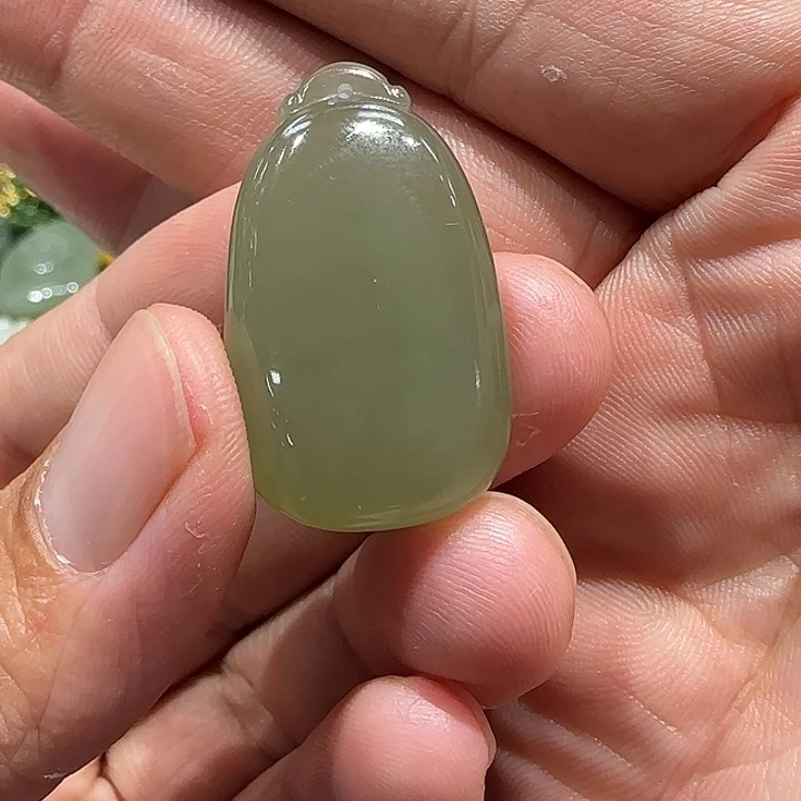颈饰未镶嵌和田玉（碧玉）