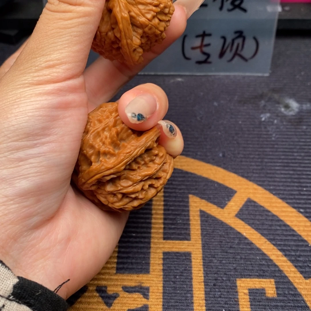 焕***然文玩核桃吊坠白狮子