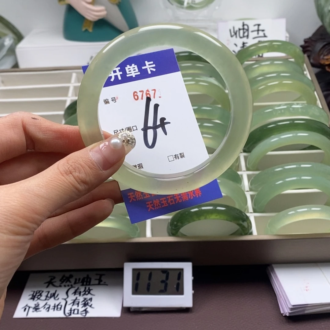 蛇纹石玉手镯未镶嵌