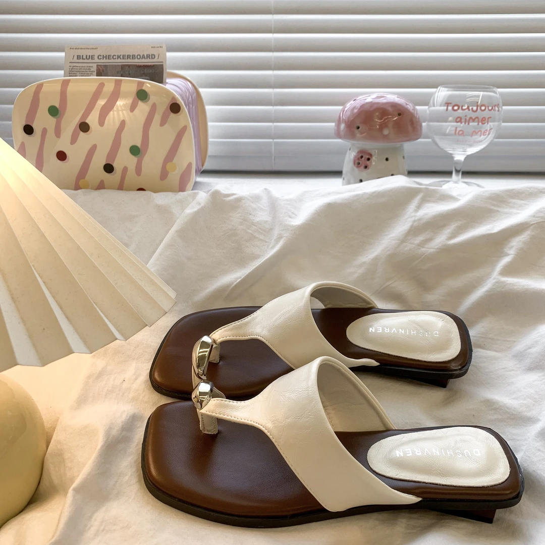 网红超火拖鞋女夏季外穿2025新款高级感坡跟人字拖复古套趾凉拖鞋