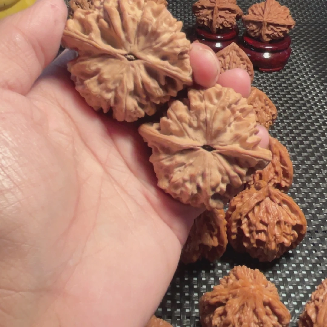 文玩核桃吊坠52mm矮桩麒麟纹官帽