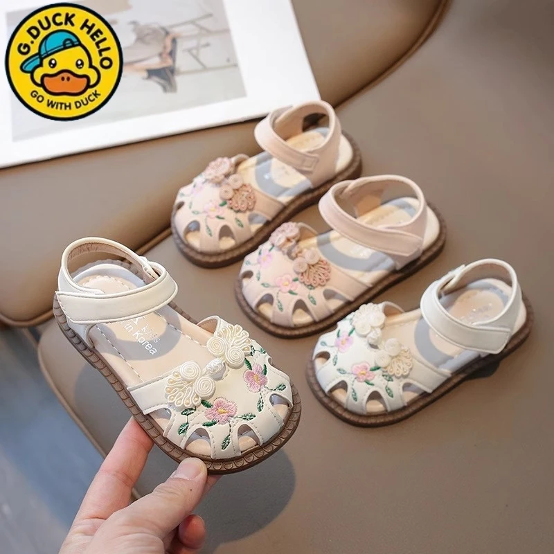 小黄鸭凉鞋儿童包头国风鞋夏新款女宝婴儿镂空时尚潮款洋气公主鞋