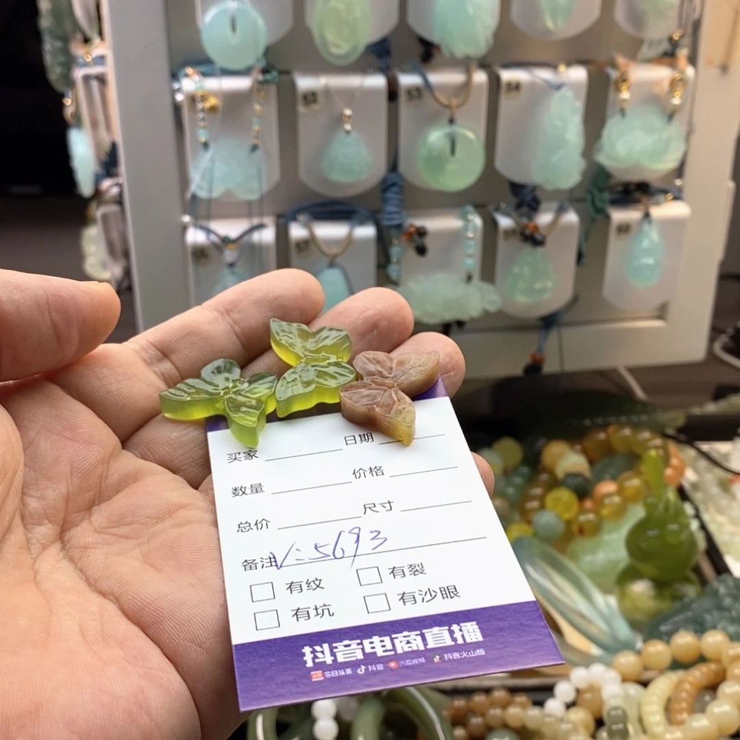 小***๑蛇纹石玉未镶嵌颈饰