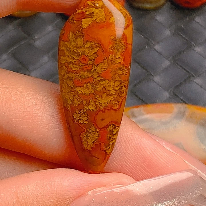 玛瑙/玉髓颈饰足银镀金镶嵌悦