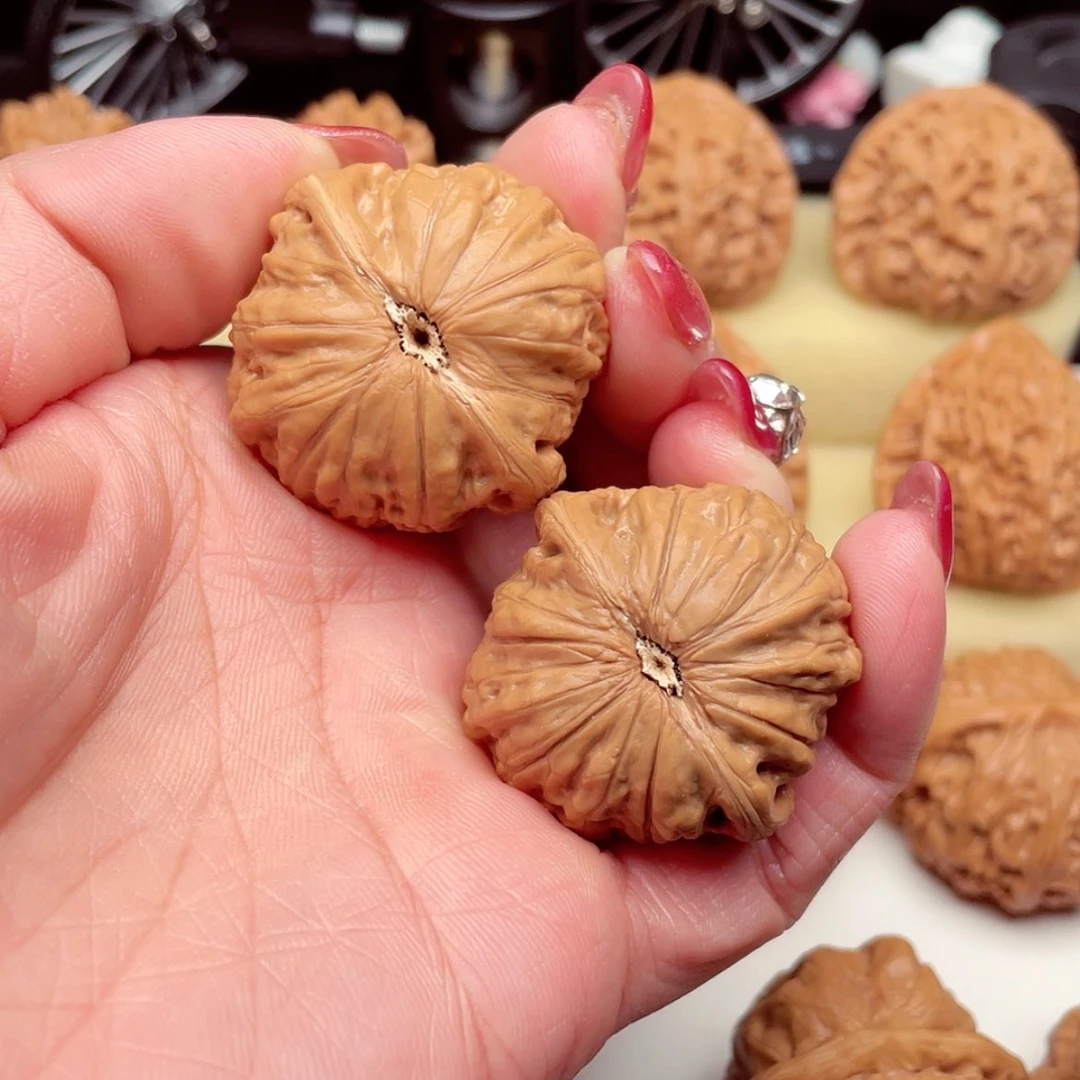 【闪购商品】吊坠桃核铁锤妹妹37已打底600号