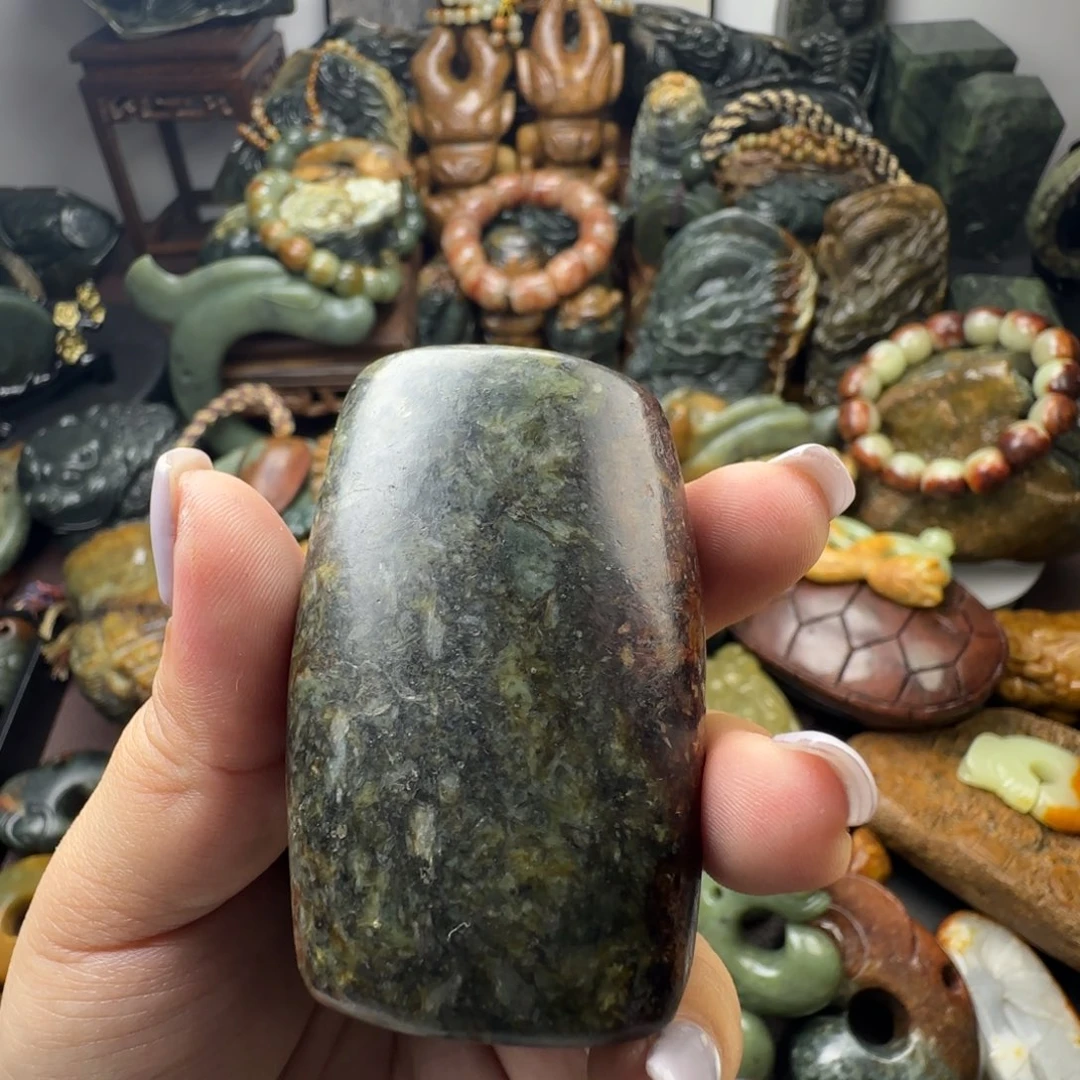 透闪石质玉未镶嵌珠宝奇石