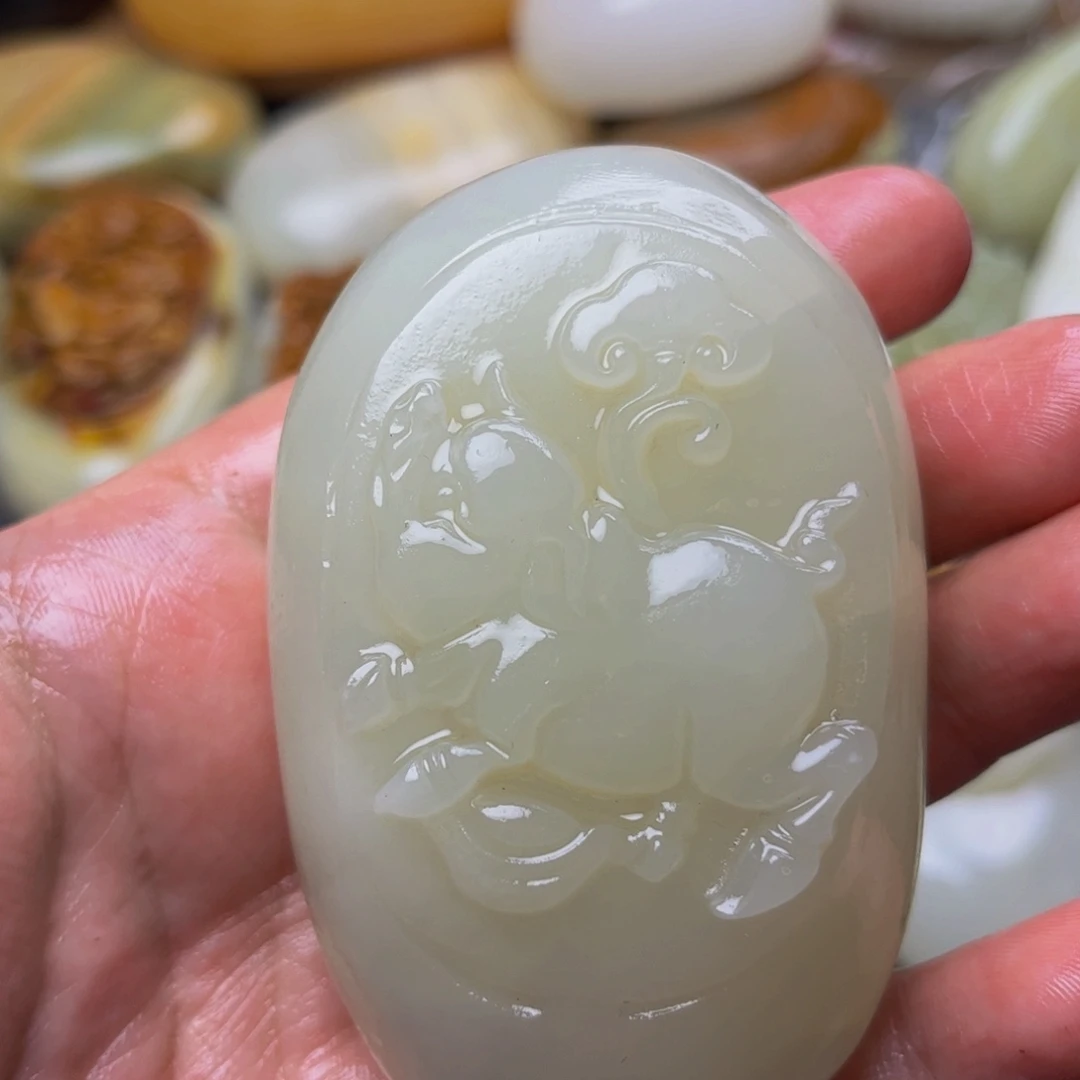 石材方解石手把件猪