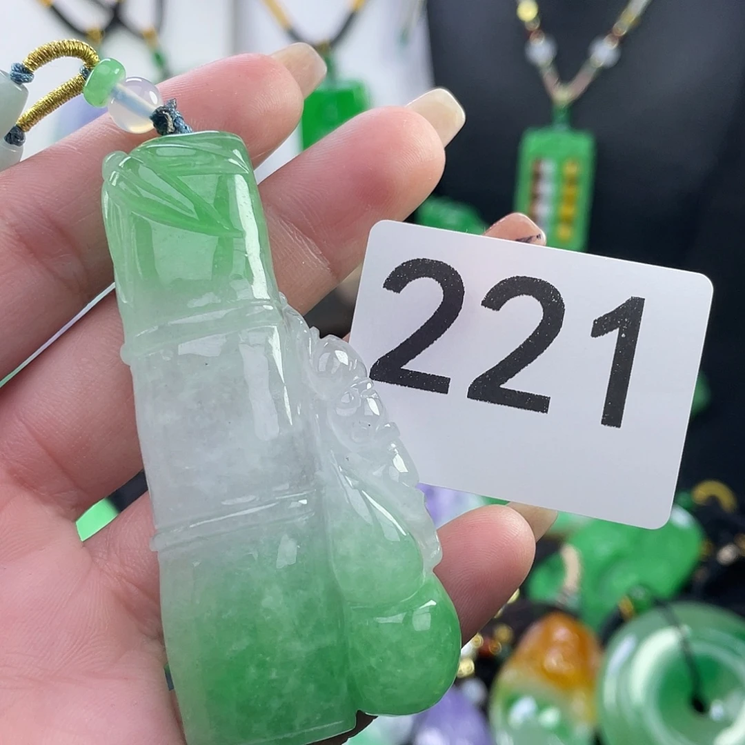 翡翠未镶嵌吊坠(赠链)