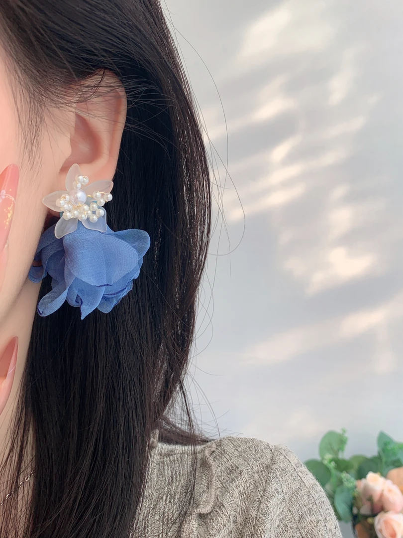合金耳饰 蓝色耳钉女2025年夏季爆款超仙花朵清新耳夹耳环无耳洞